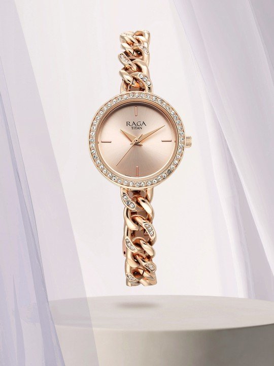 Show Stopper Women Embellished Dial & Bracelet Analogue Watch